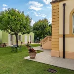 Marta Guest House