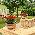 Marta Guest House